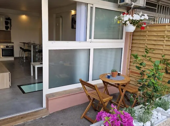 アパート Souplex Avec Place De Parking アンティーブ